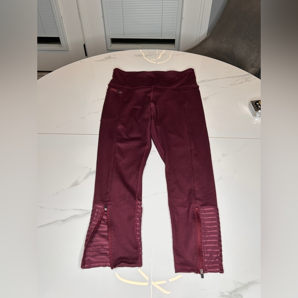 Freely Women’s Leggings, Burgundy /Wine, Large, 7/8 length, Excellent Condition - Picture 7 of 15